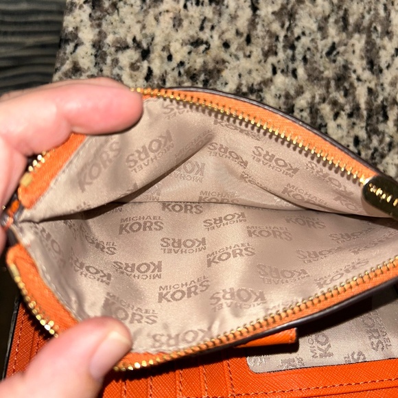 Michael Kors clutch - Picture 3 of 5